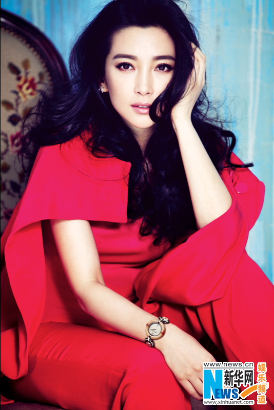 La star chinoise Li Bingbing pose pour un magazine