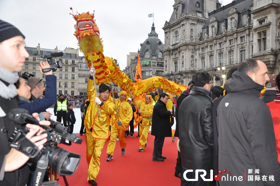 Les ressortissants chinois à Paris organisent leur premier défilé pour fêter l&apos;Année du Serpent