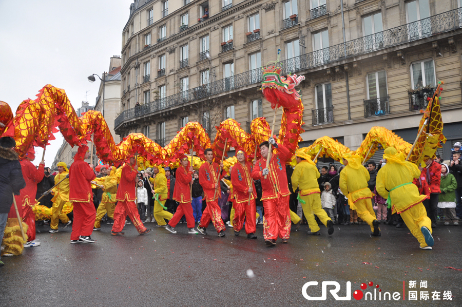 Les ressortissants chinois à Paris organisent leur premier défilé pour fêter l&apos;Année du Serpent