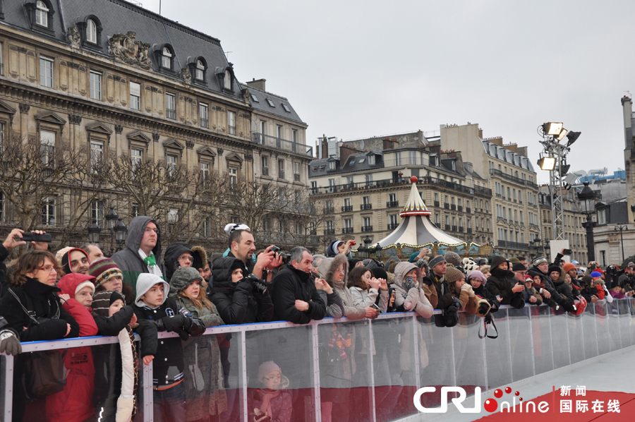 Les ressortissants chinois à Paris organisent leur premier défilé pour fêter l'Année du Serpent