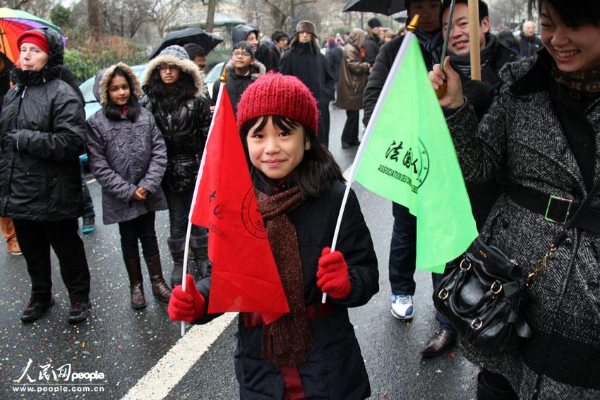 Les ressortissants chinois à Paris organisent leur premier défilé pour fêter l'Année du Serpent