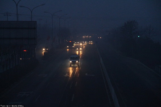 Beijing: Le smog perturbe la circulation et les vols