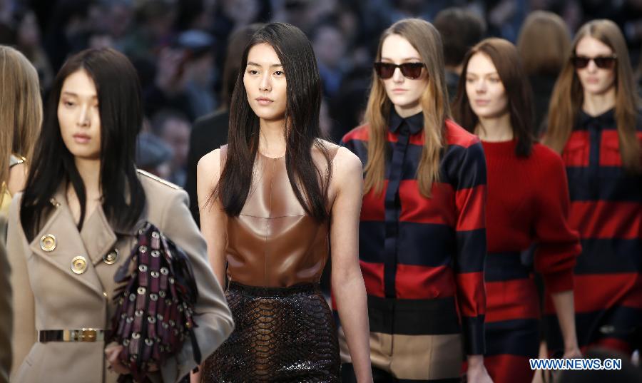 Semaine de la mode de Londres : Zhao Wei au défilé Burberry Prorsum