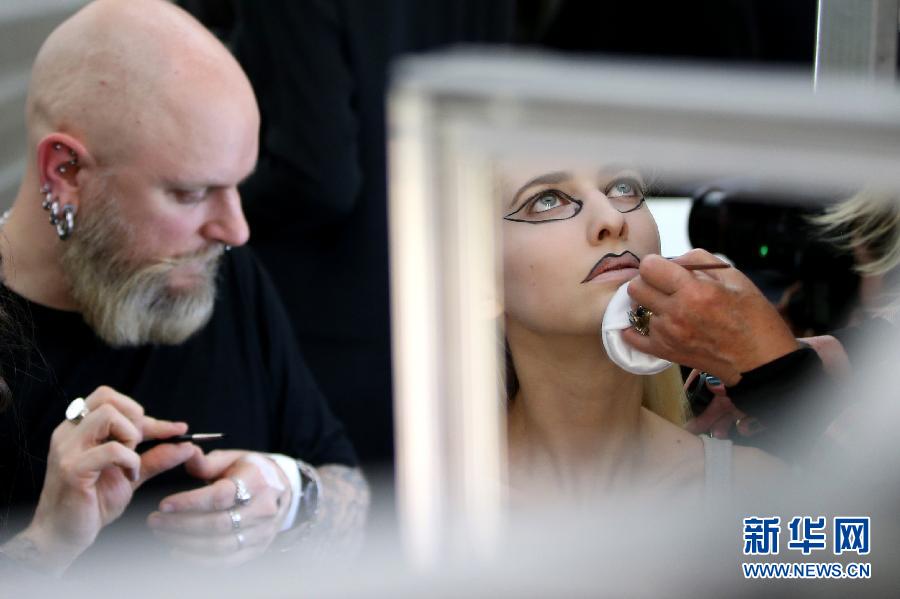 Backstage de la semaine de la mode de Londres