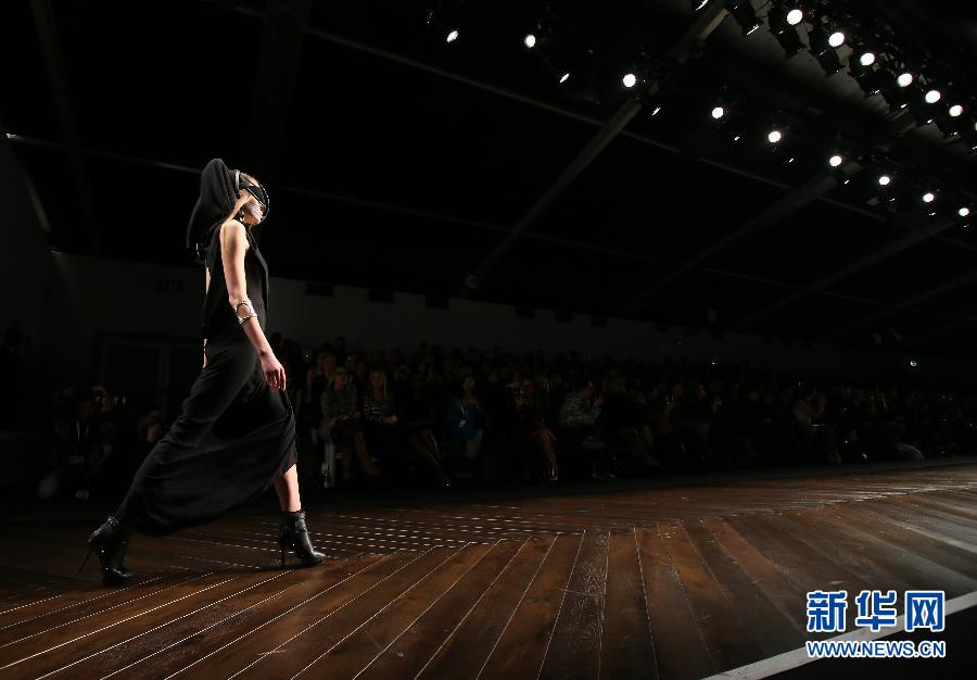 Le couturier chinois Wang Zhenhai brille à la Fashion Week de Londres