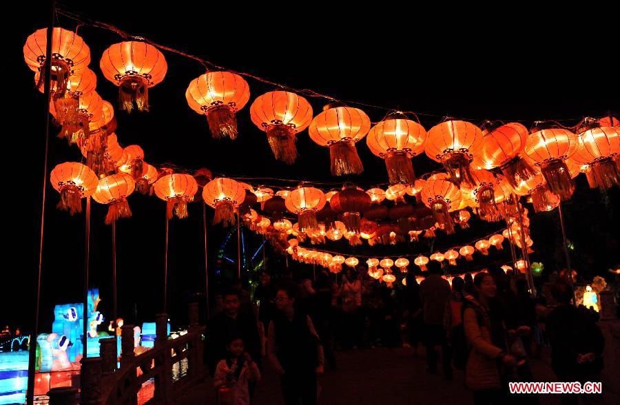 Chine Fête Des Lanternes Célébrée à Kunming 9751