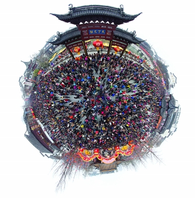 Les 520 000 visiteurs à l'exposition des lanternes du fleuve Qinhuai étonnent les Français
