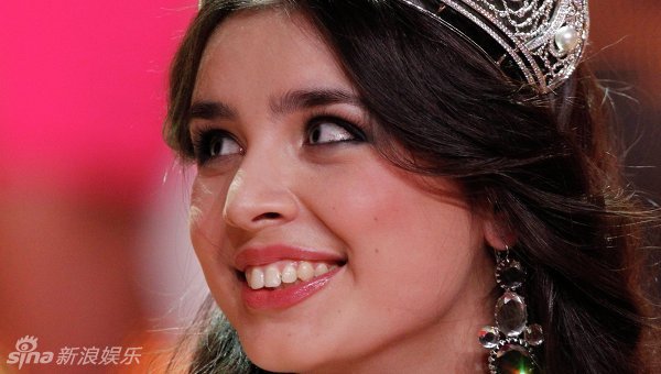 Elmira Abdrazakova couronnée Miss Russie 2013