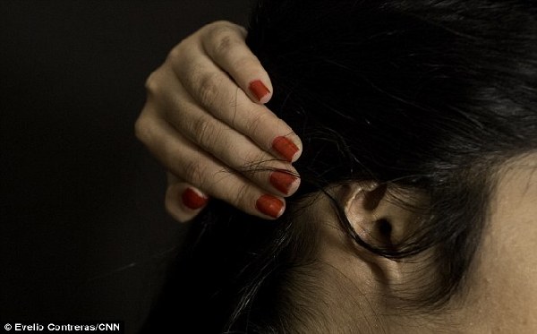 Une nouvelle vie heureuse pour la jeune Afghane au nez coupé