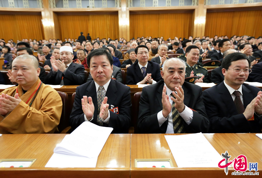 3月3日，中国人民政治协商会议第十二届全国委员会第一次会议在北京人民大会堂开幕。委员们在认真听取全国政协主席贾庆林作政协十一届常委会工作报告。