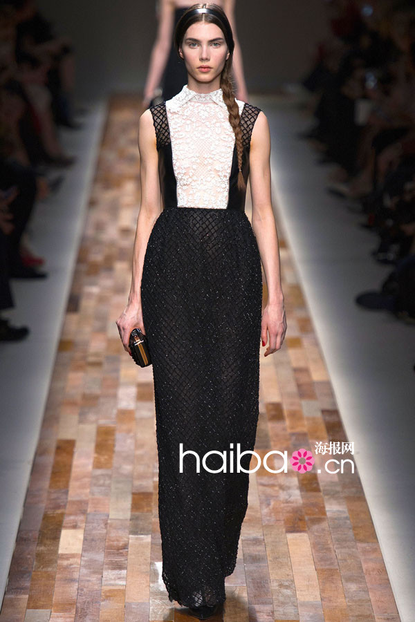 Fashion Week de Paris : La Jeune Fille à la perle de Valentino