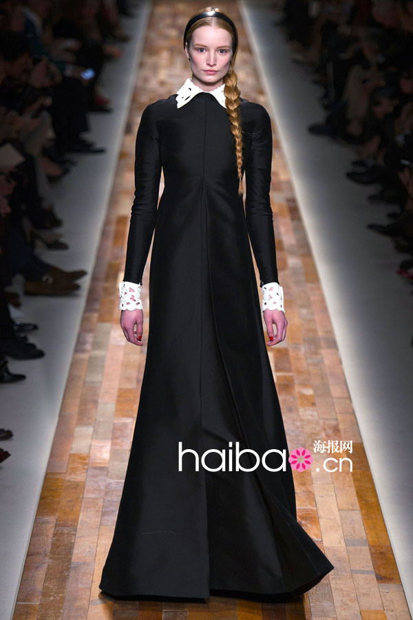 Fashion Week de Paris : La Jeune Fille à la perle de Valentino