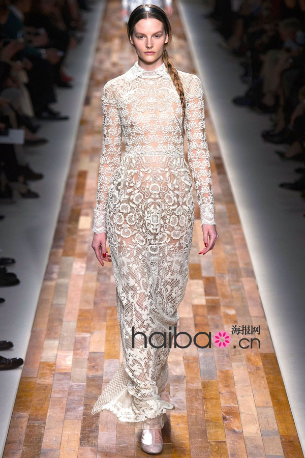 Fashion Week de Paris : La Jeune Fille à la perle de Valentino