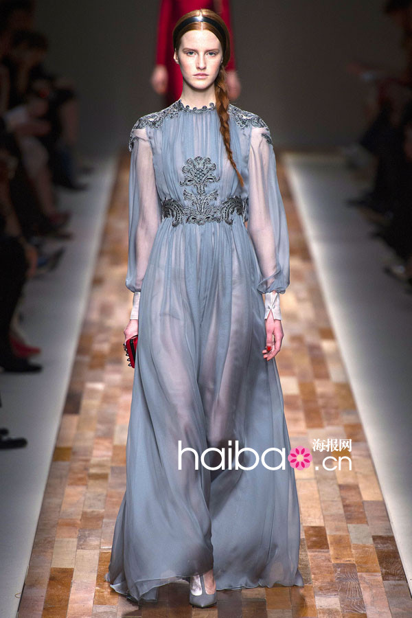 Fashion Week de Paris : La Jeune Fille à la perle de Valentino