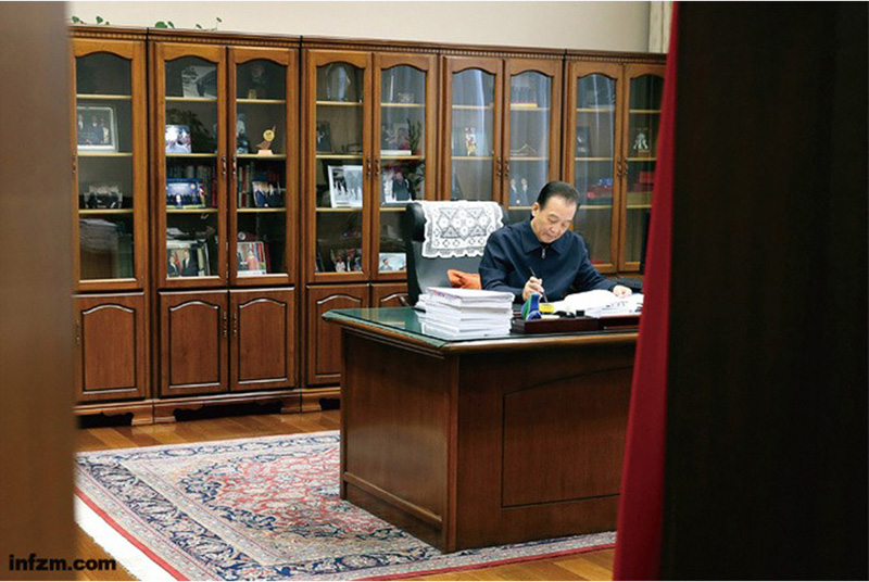 Photos: Wen Jiabao en plein travail à Zhongnanhai le 2 mars