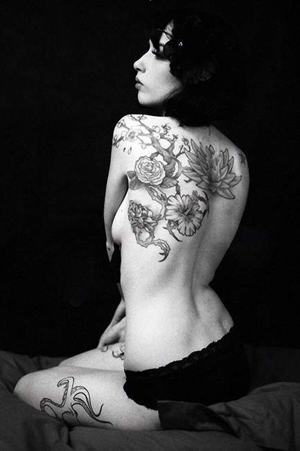 De jolies femmes tatouées