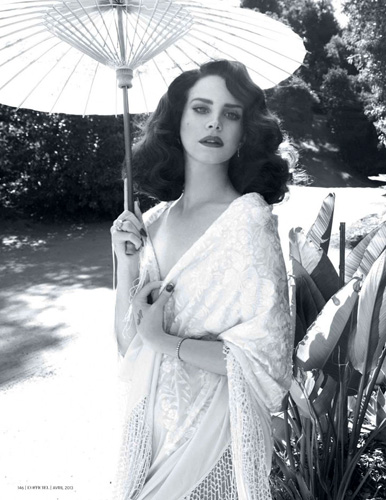 Lana Del Rey pose pour L&apos;Officiel