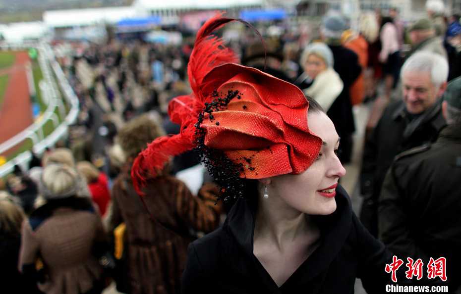 Défilé de chapeaux au Festival de Cheltenham