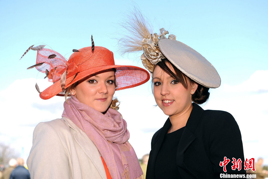 Défilé de chapeaux au Festival de Cheltenham