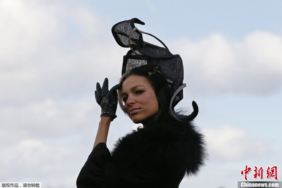 Défilé de chapeaux au Festival de Cheltenham