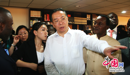 Wang Guoqing visite la Télé Congo et apprécie les échanges sino-congolais