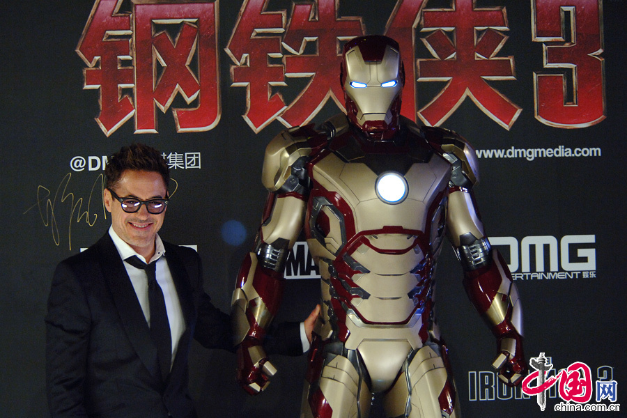 Robert Downey Jr. : Iron Man célèbre son anniversaire à Beijing