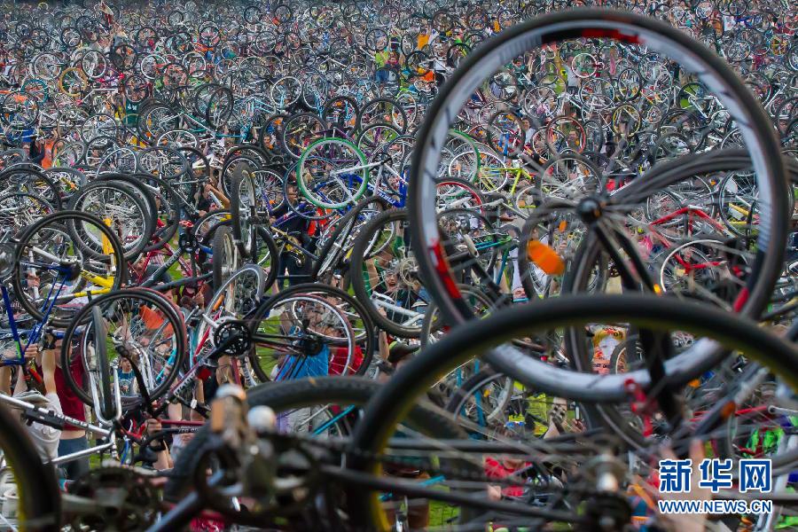 La 44e Journée mondiale de la Terre: 'Critical Mass', parcours cycliste organisé à Budapest