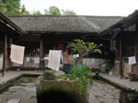 Lushan : une vieille cour en parfait état malgré le violent séisme