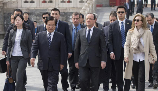 Le président français François Hollande visite le Musée du Palais Impérial