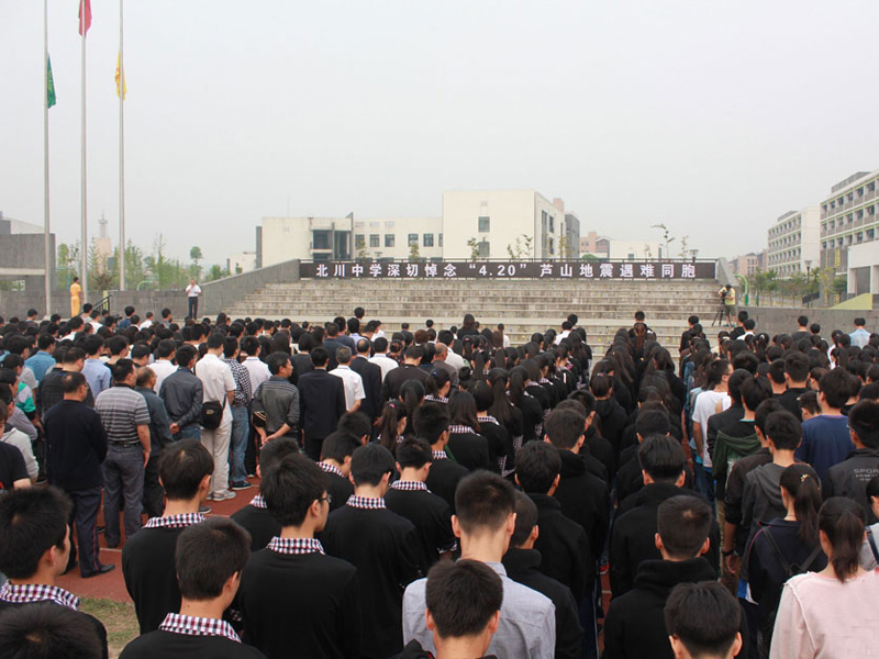 Sichuan : journée de deuil en hommage aux militaires décédés en secourant les victimes du séisme