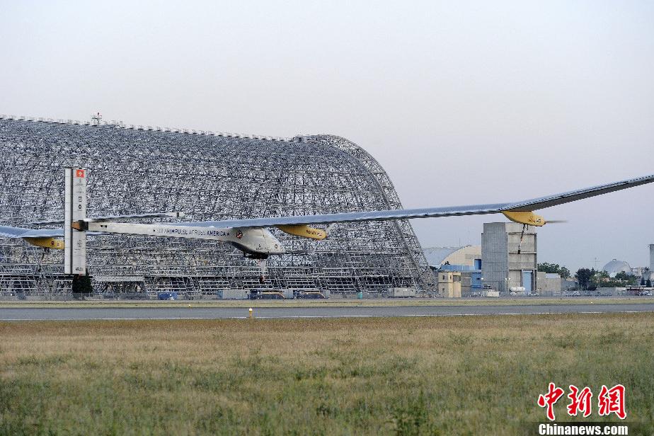 Première étape de l'avion expérimental suisse Solar Impulse aux Etats-Unis