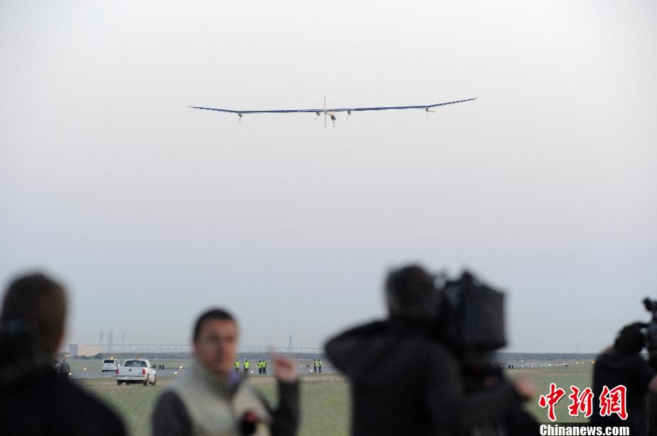 Première étape de l'avion expérimental suisse Solar Impulse aux Etats-Unis