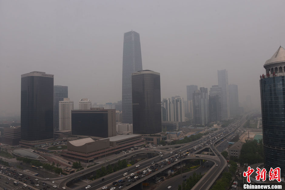 Pollution: un brouillard épais recouvre Beijing