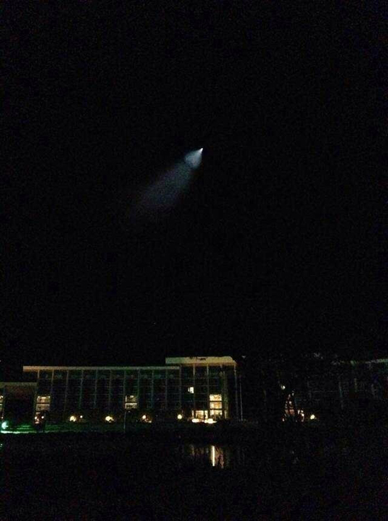 Flash info : un OVNI géant est apparu la nuit dernière en Chine.