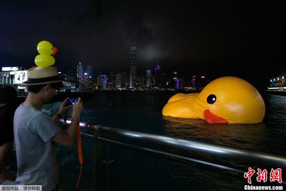 Le canard géant se dégonfle à Hong Kong