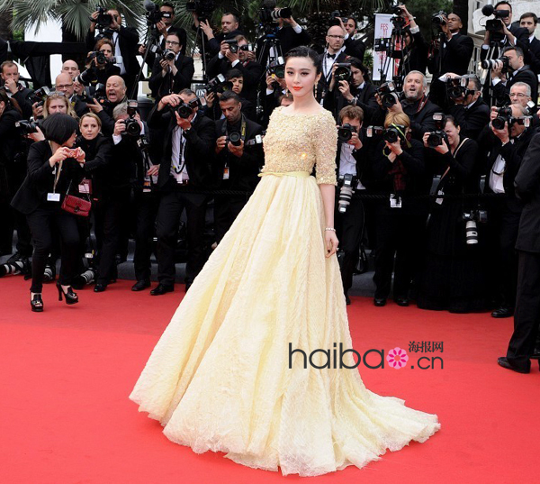 Cannes 2013: Zhang Ziyi et Fan Bingbing montent les marches pour le film Jeune et Jolie