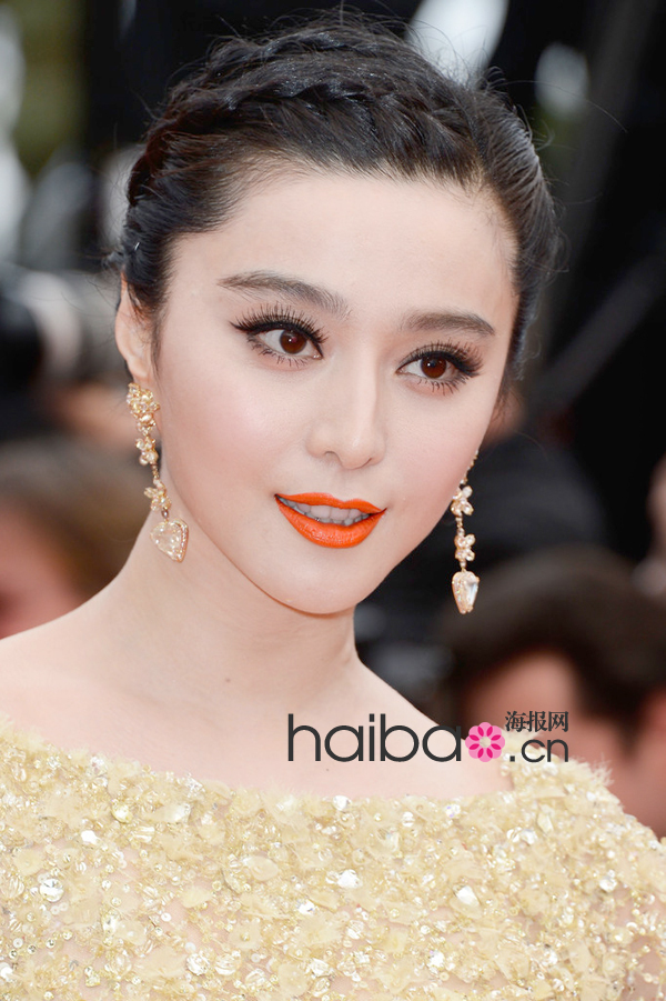 Cannes 2013: Zhang Ziyi et Fan Bingbing montent les marches pour le film Jeune et Jolie