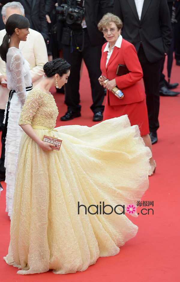 Cannes 2013: Zhang Ziyi et Fan Bingbing montent les marches pour le film Jeune et Jolie