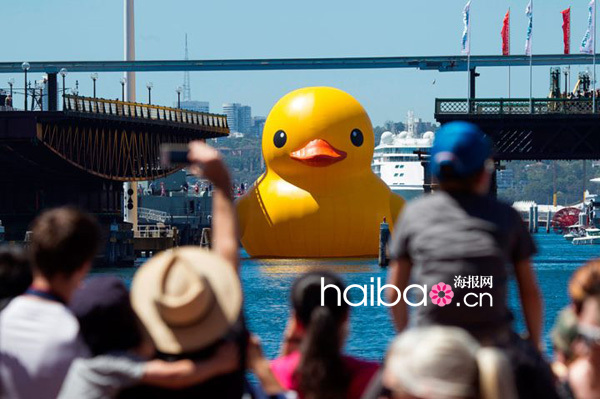 Les créations de Florentijn Hofman, père du canard en plastique géant