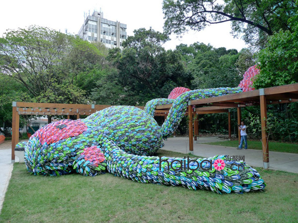 Les créations de Florentijn Hofman, père du canard en plastique géant