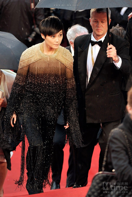 Zhang Ziyi et Li Yuchun montent les marches à Cannes