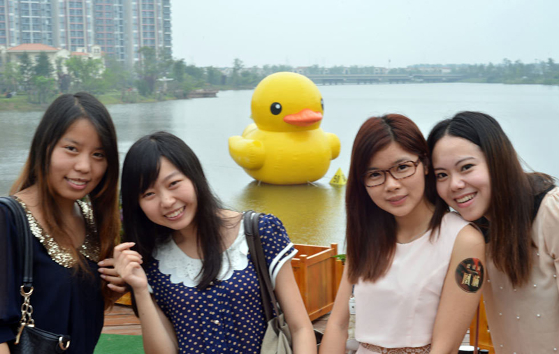 Des sosies du canard géant en Chine