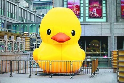 Des sosies du canard géant en Chine