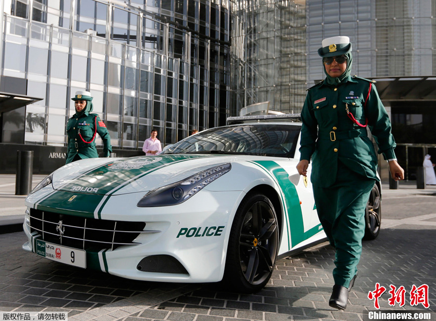 En images : les voitures de luxe de la police de Dubaï