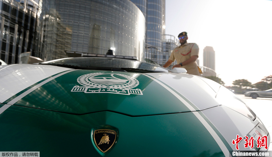 En images : les voitures de luxe de la police de Dubaï