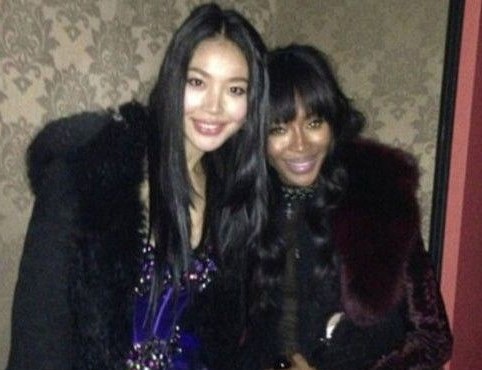 Vengeance de Campbell ? La mannequin chinoise Luo Zilin au chômage après la révélation de sa liaison Vengeance de Campbell ? La mannequin chinoise Luo Zilin au chômage après la révélation de sa liaison