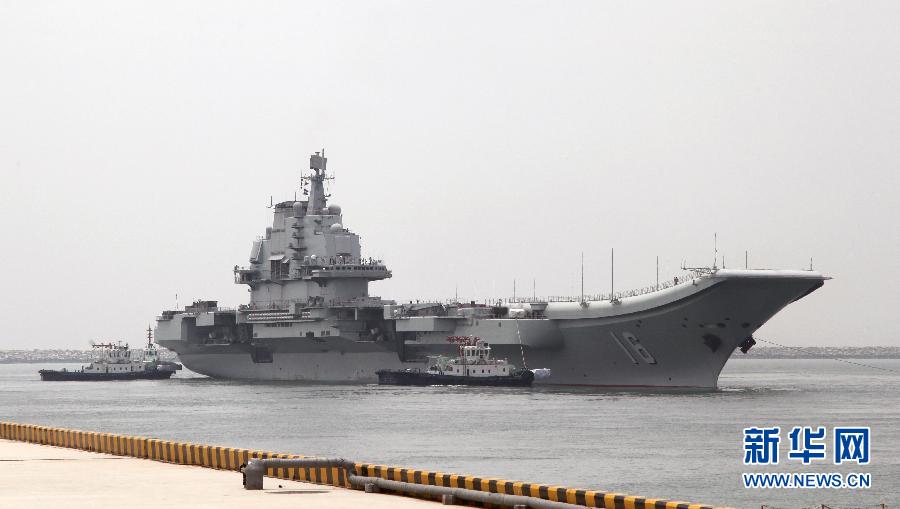 Le premier porte-avions chinois quitte son port d'attache pour mener des exercices en mer