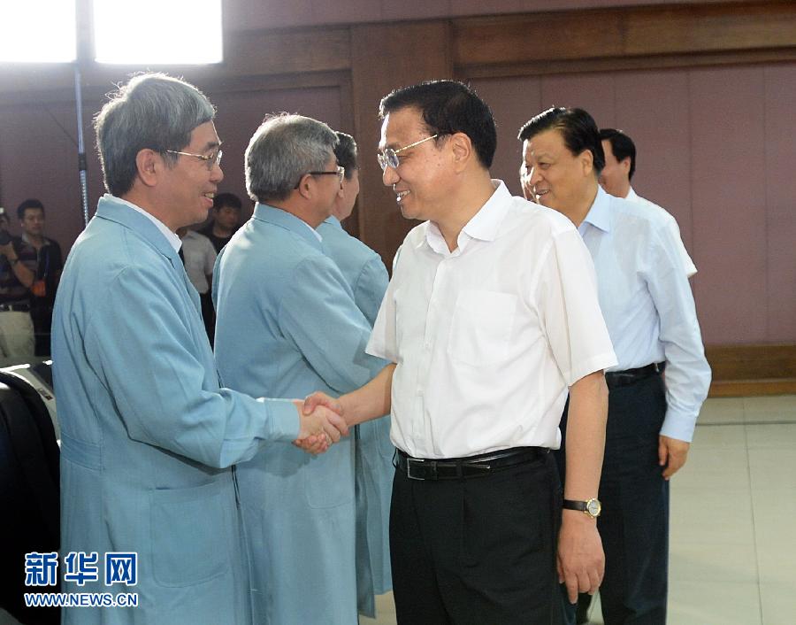 Le Premier ministre chinois Li Keqiang et Liu Yunshan, membre du Comité permanent du Bureau politique du Comité central du Parti communiste chinois, se trouvaient pour leur part au Centre de contrôle aérospatial de Beijing pour assister en direct à la diffusion du lancement.