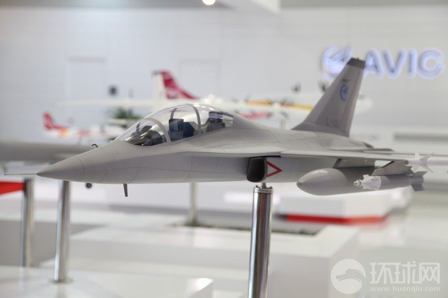 Salon du Bourget : la Chine présente son chasseur FC-1 Xiaolong 