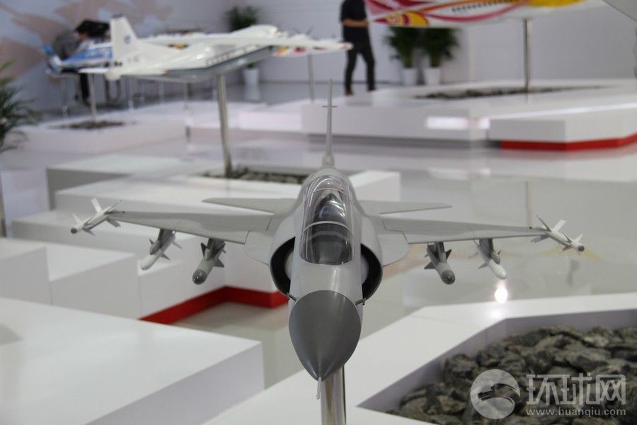 Salon du Bourget : la Chine présente son chasseur FC-1 Xiaolong 